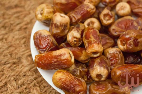 خرید خرما خشک پیارم با ارزان ترین قیمت از معتبر ترین فروشگاه های اینترنتی