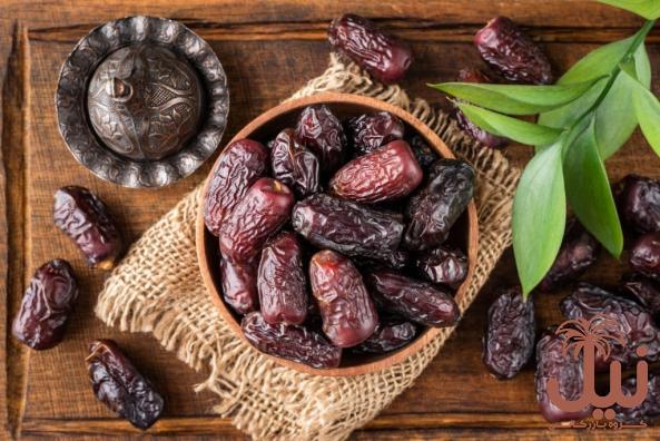 خواص خرمای سیاه برای سلامتی و انواع آن در طبع های متفاوت